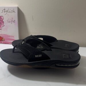 “SOLD” Reef Men’s Fanning Built-In Bottle Opener Flip Flops - Size 12